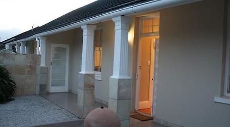Guesthouse On Irvine Порт-Элизабет Экстерьер фото